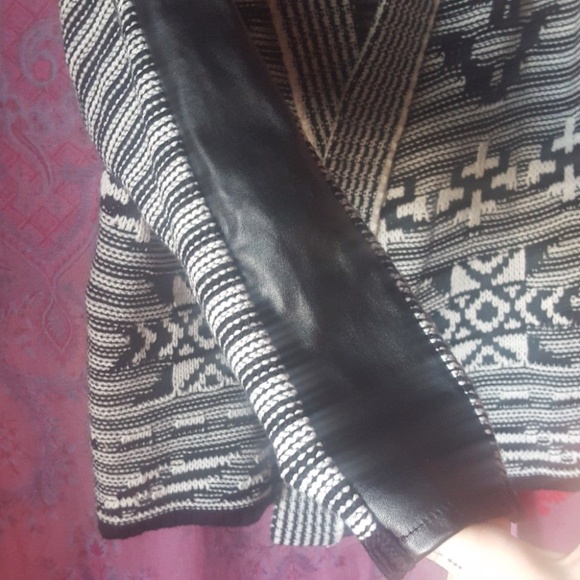 Thick Knit Black White Patterned Striped Winter Cardigan Sweater Jacket - Picture 5 of 9